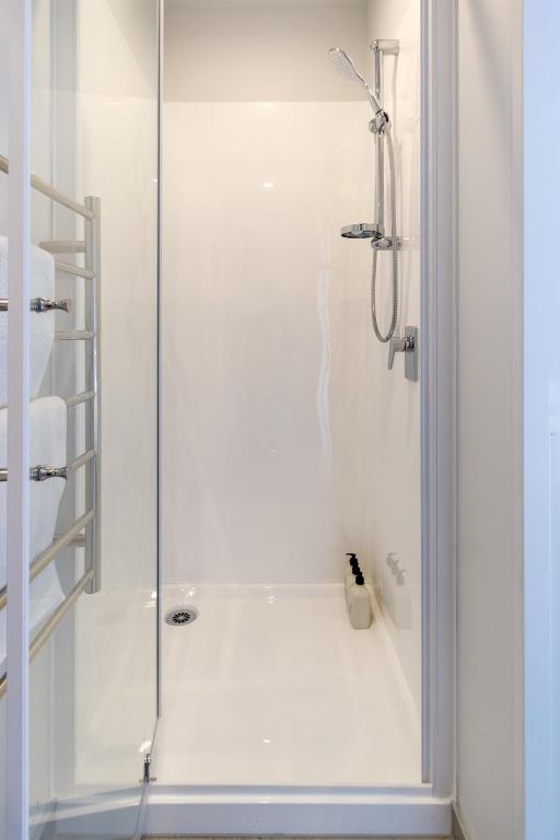 Serene 2 Bed CBD Retreat - Resim 8