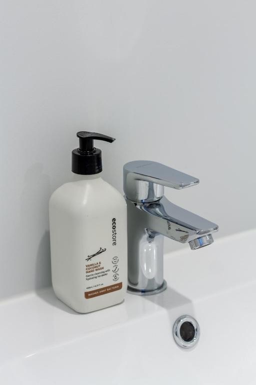 Serene 2 Bed CBD Retreat - Resim 39