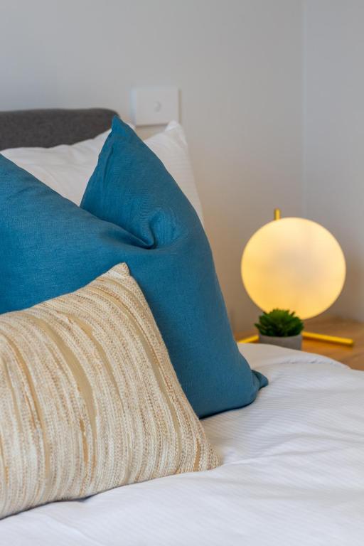 Serene 2 Bed CBD Retreat - Resim 32