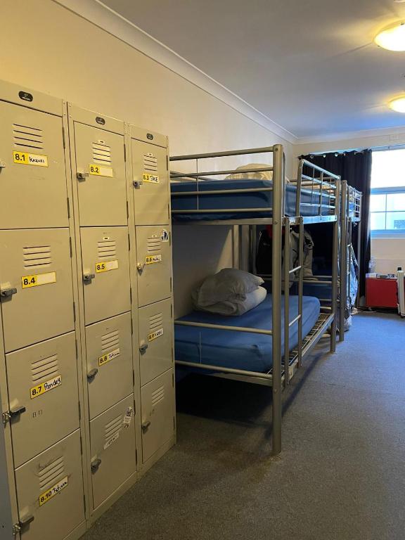 Palanda nebo palandy na pokoji v ubytování PodBed Sydney