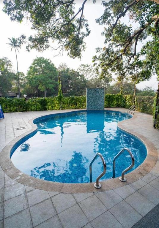 Piscina di Aveeno Resort near Calangute and Baga o nelle vicinanze