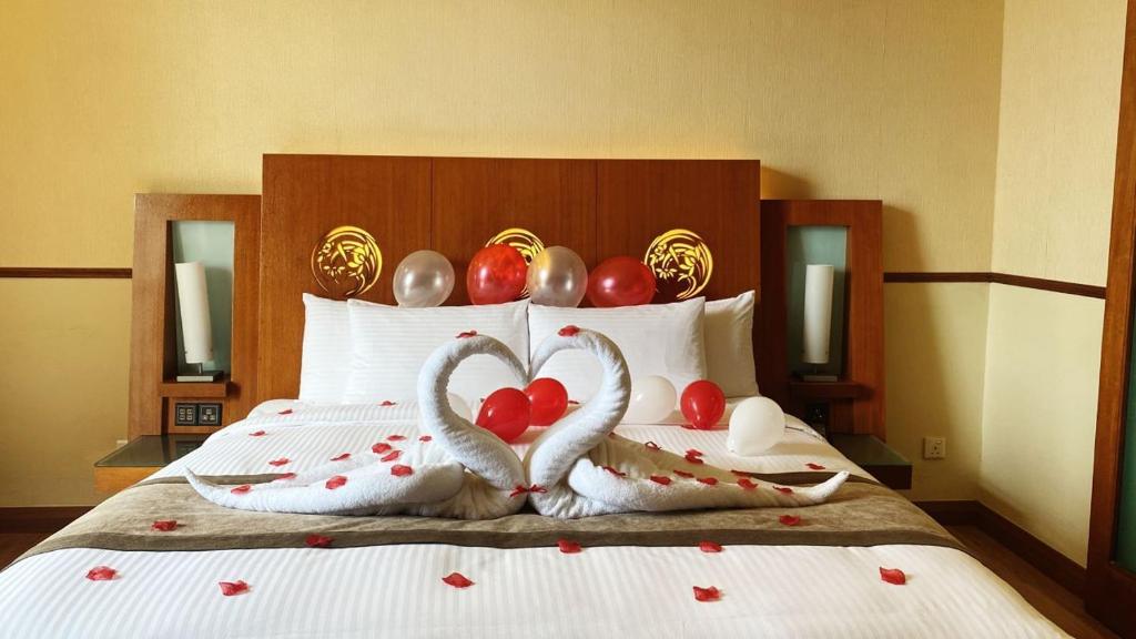 Postel nebo postele na pokoji v ubytování PULSE GRANDE Hotel Putrajaya