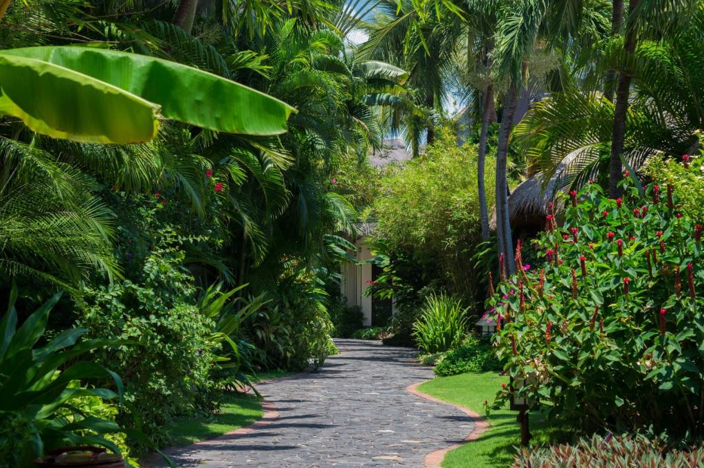 Serene Oasis Bungalow with Garden View