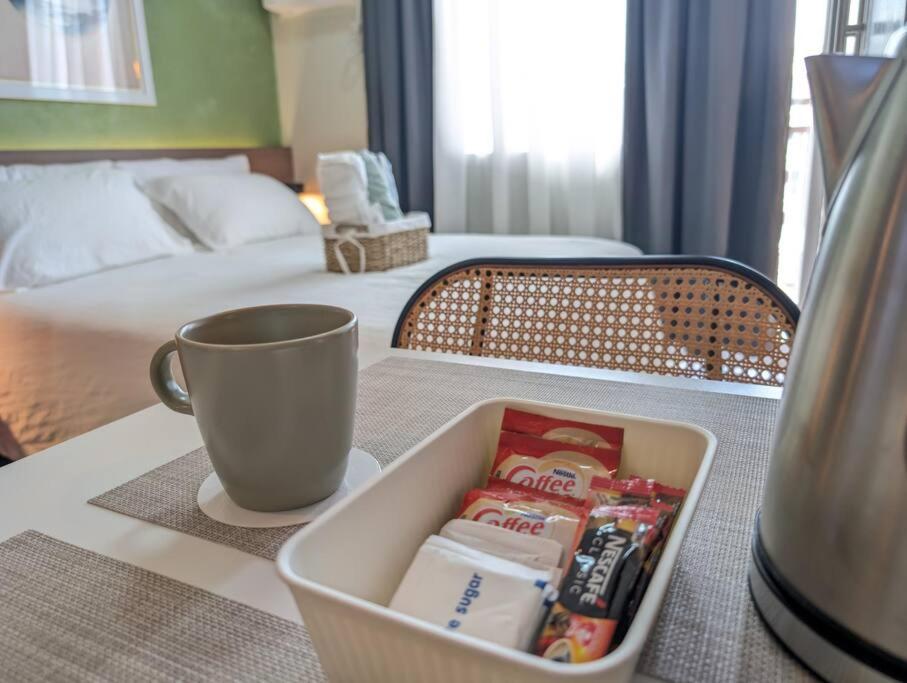 Postel nebo postele na pokoji v ubytování RufiRemy Cozy Hideaway PrimeWorld District Condo