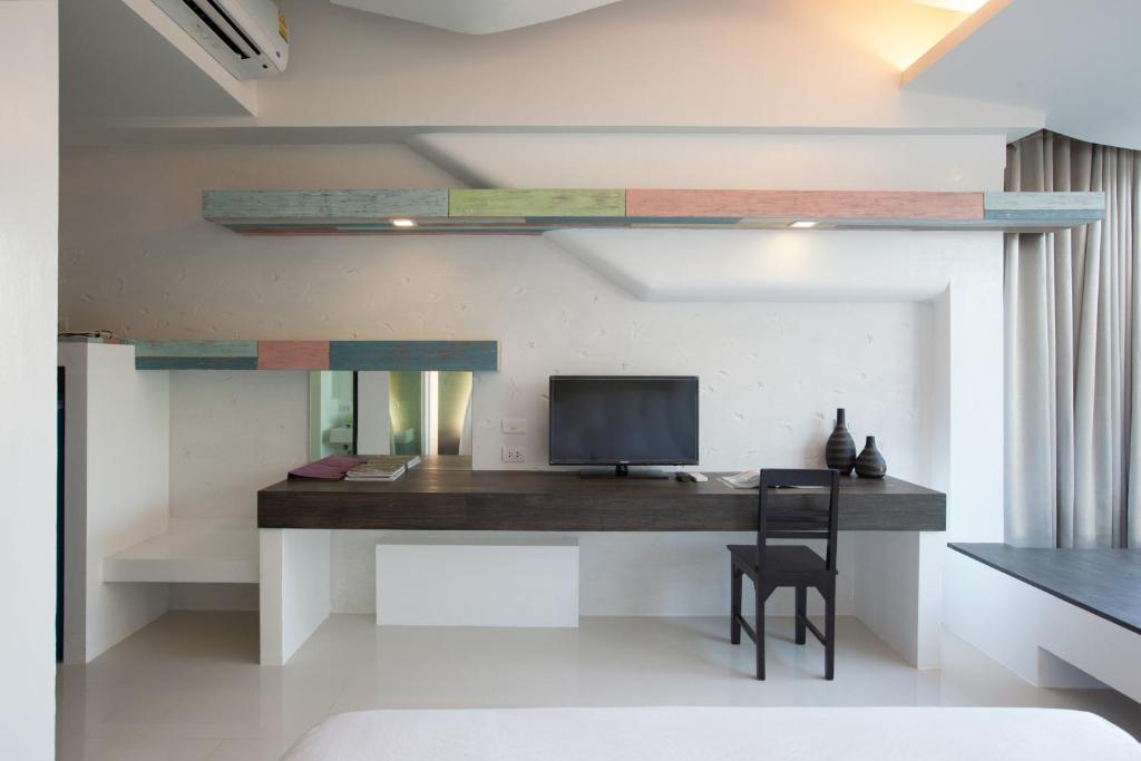 TV a/nebo společenská místnost v ubytování O-Bay Design Hotel Prachuap