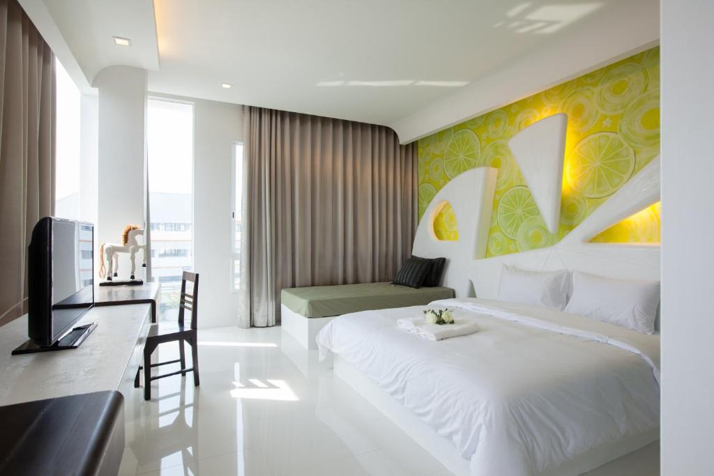 Postel nebo postele na pokoji v ubytování O-Bay Design Hotel Prachuap
