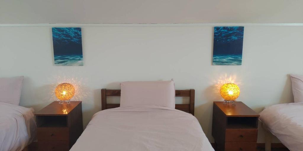 Postel nebo postele na pokoji v ubytování Guest House WA