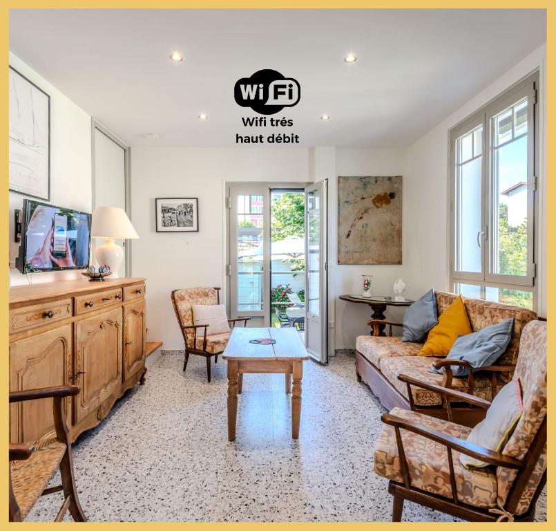 TV a/nebo společenská místnost v ubytování Chez Drum I Villa T3 I Thonon
