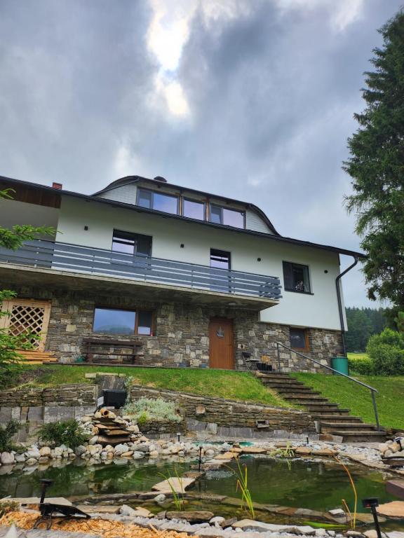 Budova, kde se apartmán nachází