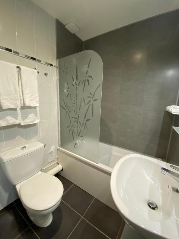 Koupelna v ubytování Hôtel Bagatelle