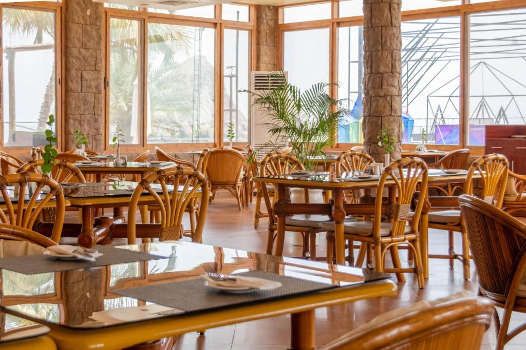 Restaurace v ubytování Sandy Beach Hotel & Resort
