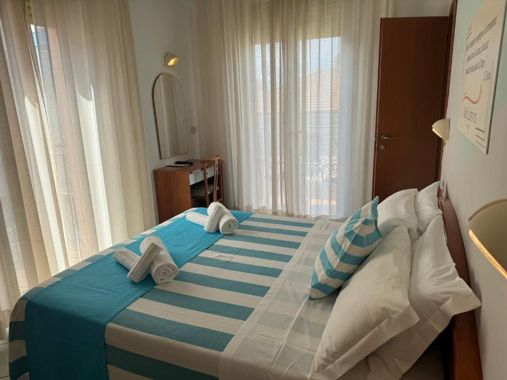 Łóżko lub łóżka w pokoju w obiekcie Hotel Villa Caterina