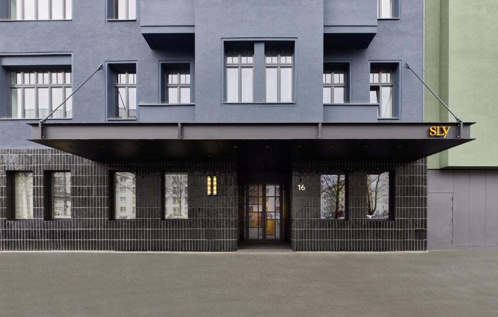 ベルリンにあるsly Berlinの灰色の建物