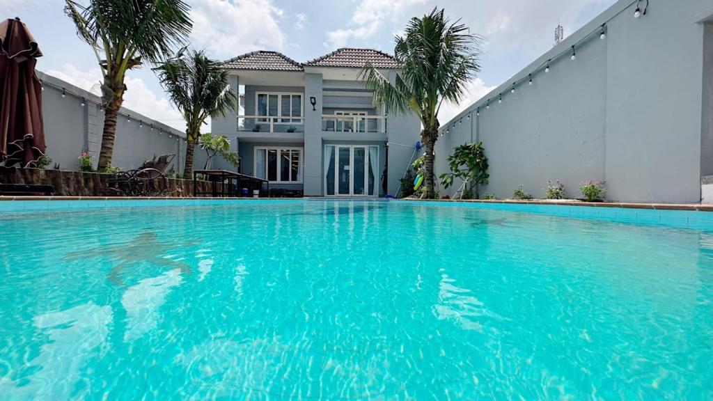Bazén v ubytování Flora Beach Front Villa nebo v jeho okolí