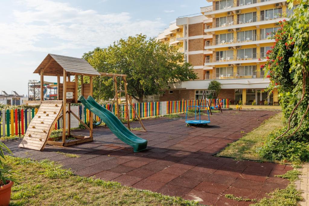 Herní místnost nebo prostor pro děti v ubytování Hotel Amiral