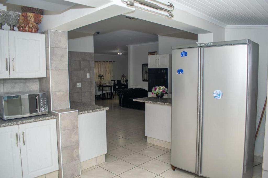 Η κουζίνα ή μικρή κουζίνα στο Vincent Road Lodge