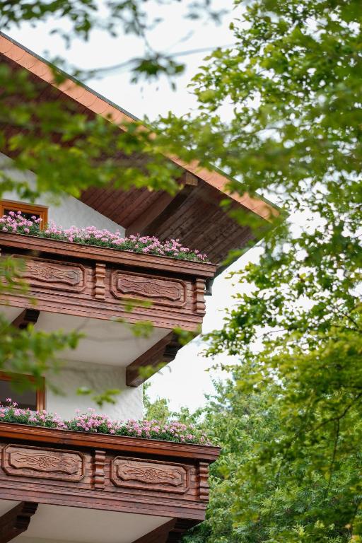 Balkón nebo terasa v ubytování Hotel-Restaurant Kreuzberghof Tagungs- und Veranstaltungshotel