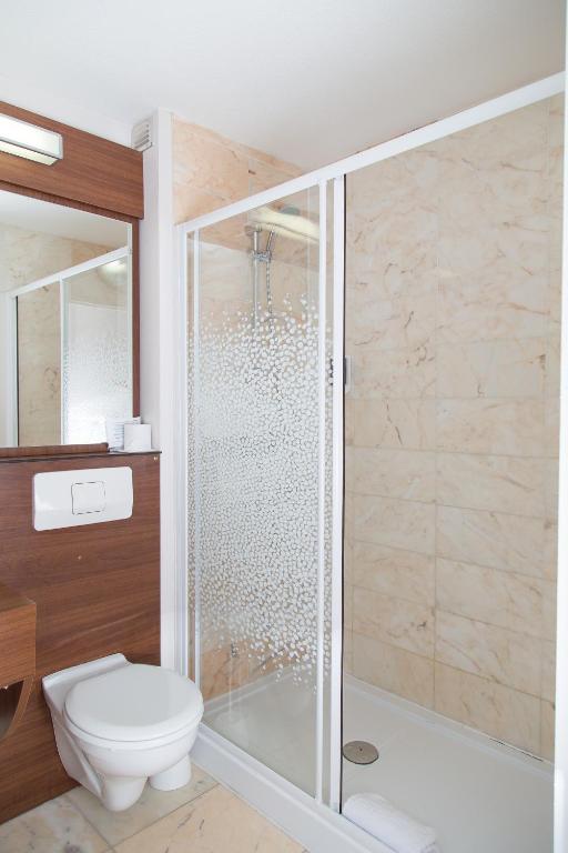Baðherbergi á Brit Hotel Toulouse Colomiers – L’Esplanade