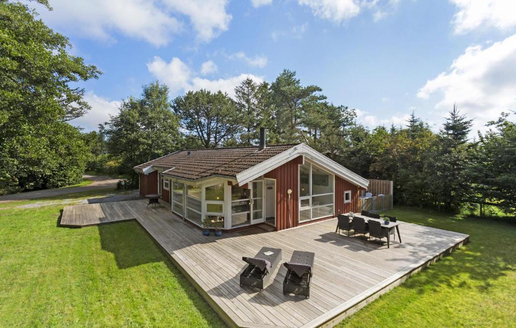 Κήπος έξω από το Amazing Home In Hals With Sauna