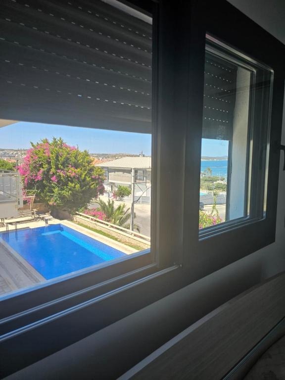 Bazén v ubytování Çeşmede Denize Sıfır Villa nebo v jeho okolí