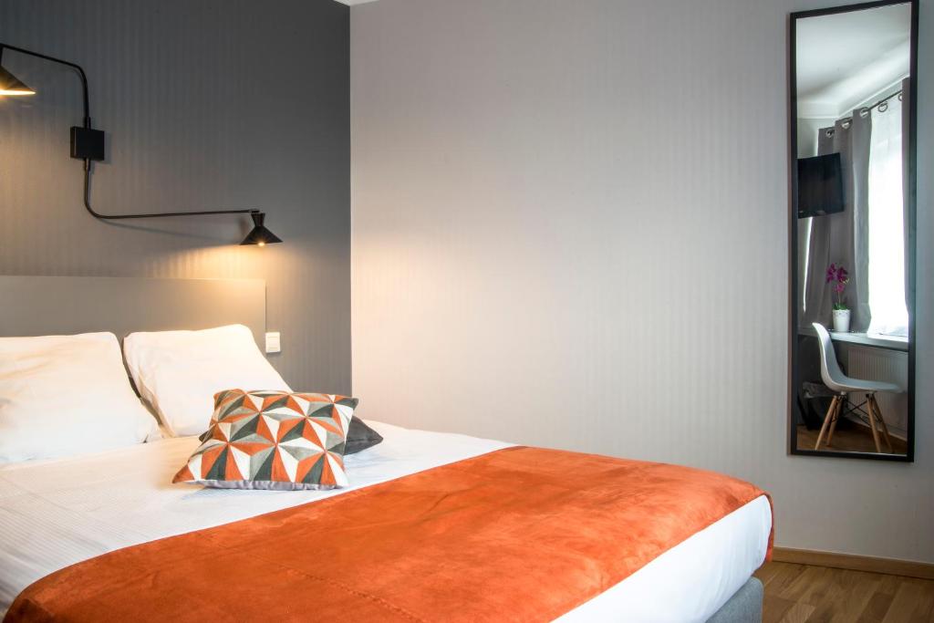 Postel nebo postele na pokoji v ubytování Mandarina Hotel Luxembourg Strassen