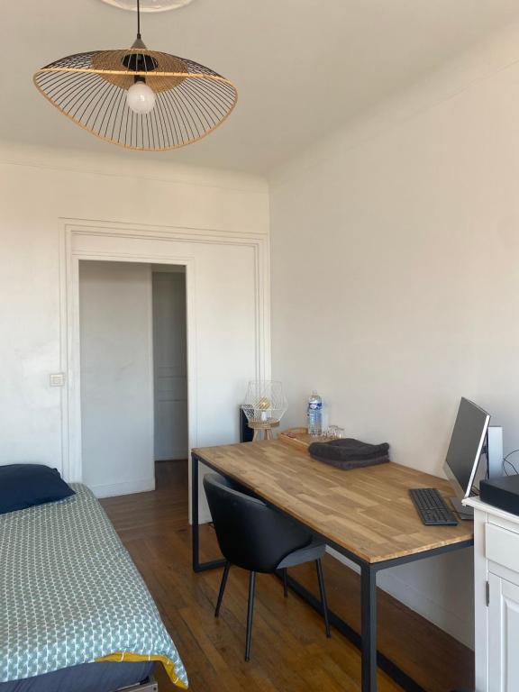 Postel nebo postele na pokoji v ubytování Chambre cosy et proche des sites Olympiques