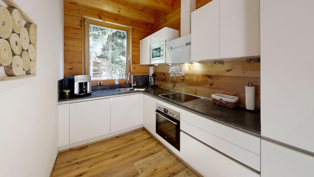 Kuchyň nebo kuchyňský kout v ubytování Chalet Traumblick