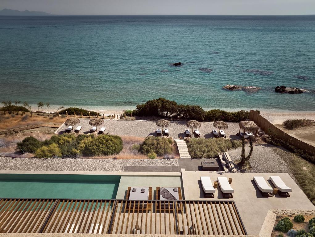 una vista sull'oceano da un resort con piscina di Esthesis Beachfront Villas, with Heated Pool, By ThinkVilla a Alykes