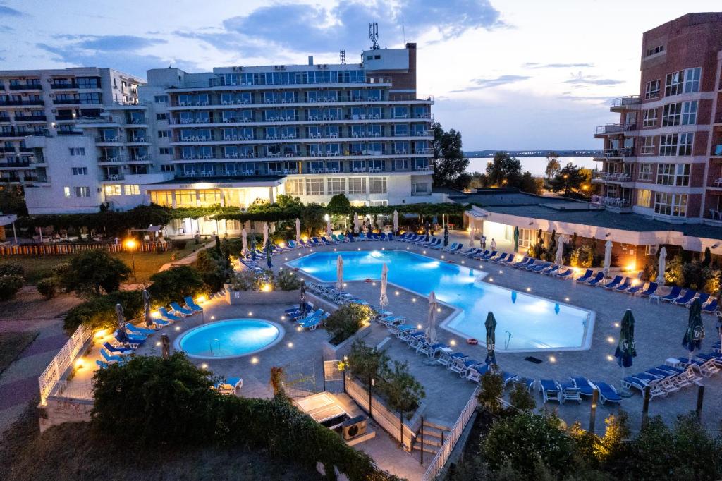 Bazén v ubytování Hotel Comandor nebo v jeho okolí