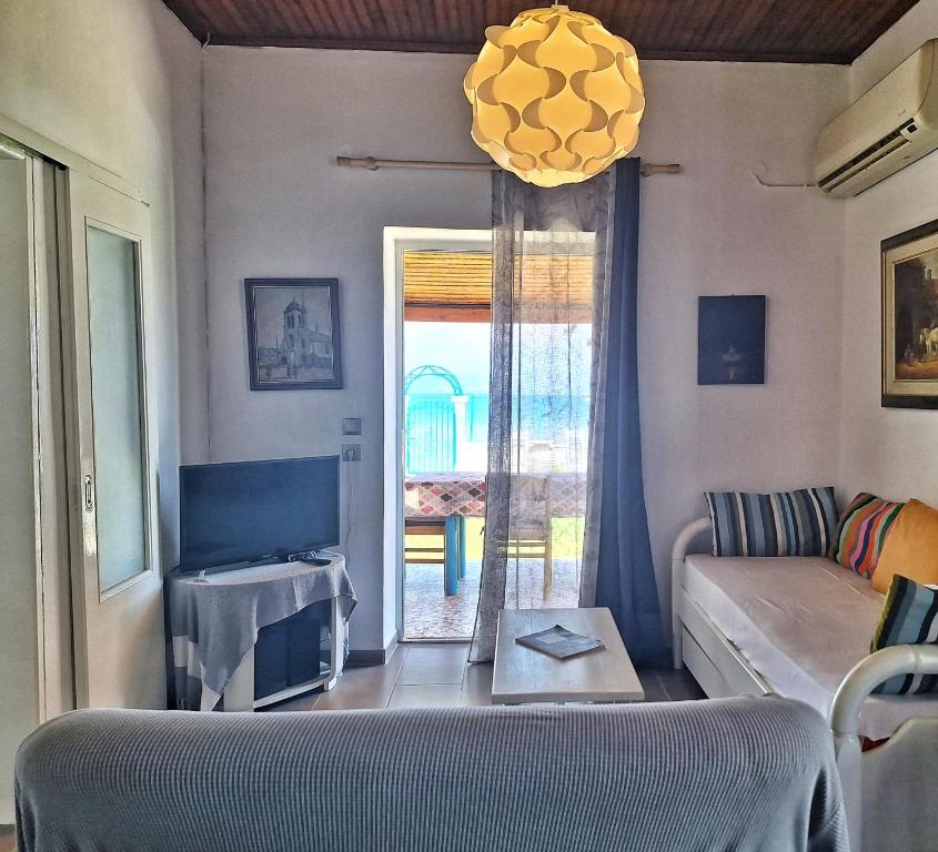 Posezení v ubytování LeMaMi Seafront Bungalows