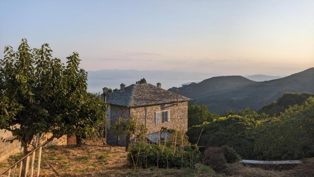 San Lorenzo Cottage - Παραδοσιακά Πέτρινα Δωμάτια - Deluxe One-Bedroom Apartment With Garden View