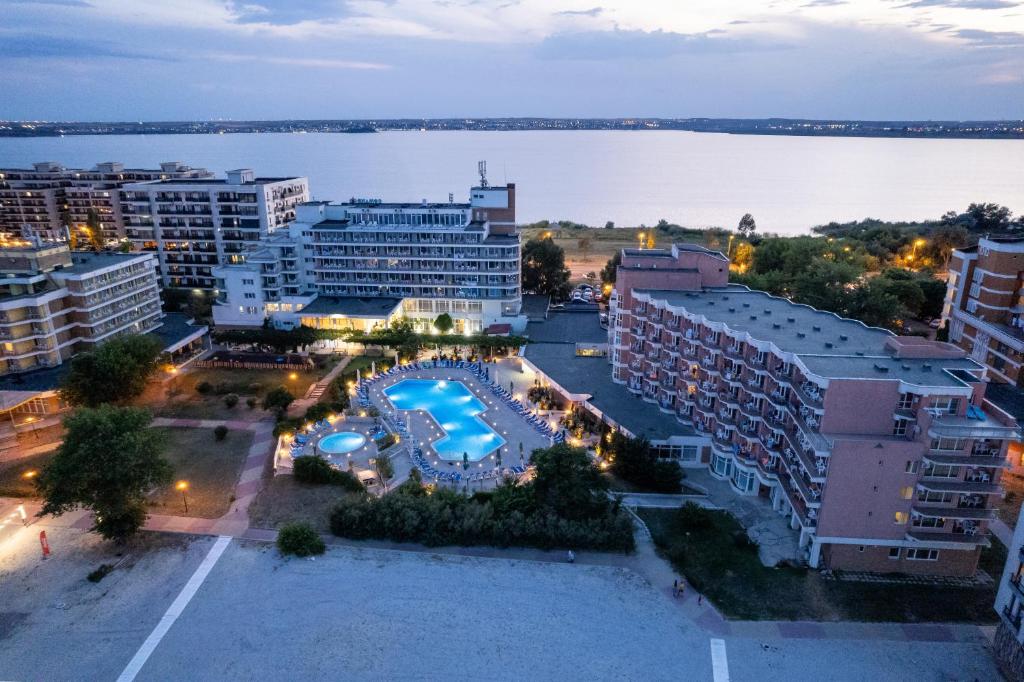 Bazén v ubytování Hotel Orfeu nebo v jeho okolí