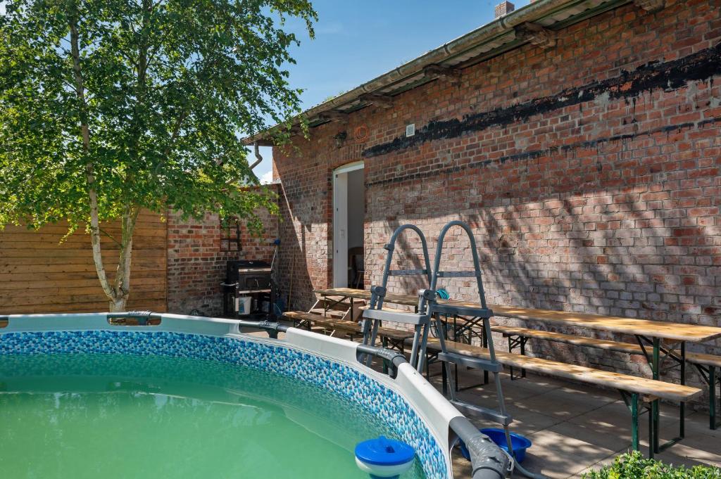Bazén v ubytování Ferienhaus Oase Balje nebo v jeho okolí