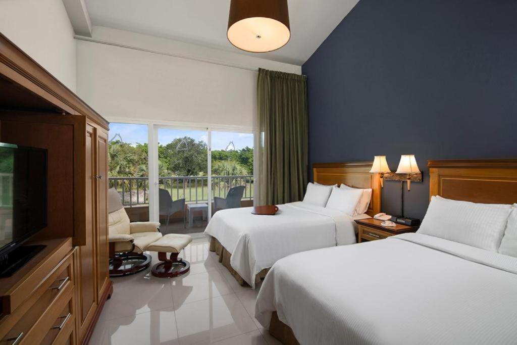 Postel nebo postele na pokoji v ubytování Hodelpa Garden Suites - All Inclusive