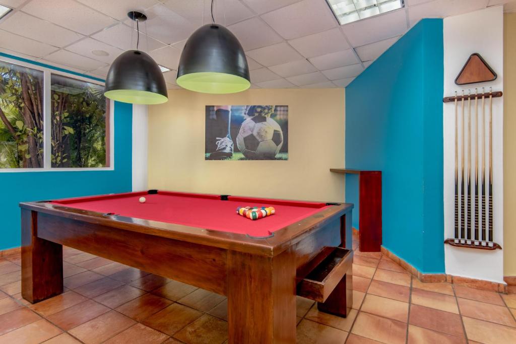 Biliár nebo kulečník v ubytování Hodelpa Garden Suites - All Inclusive