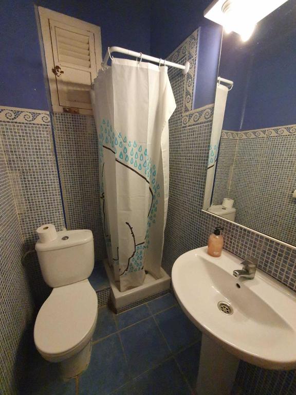 A bathroom at Russafa Youth Hostel