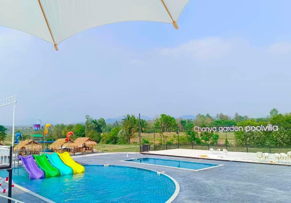 Bazén v ubytování Chanya garden pool villa สวนน้ำชัญญานุช nebo v jeho okolí