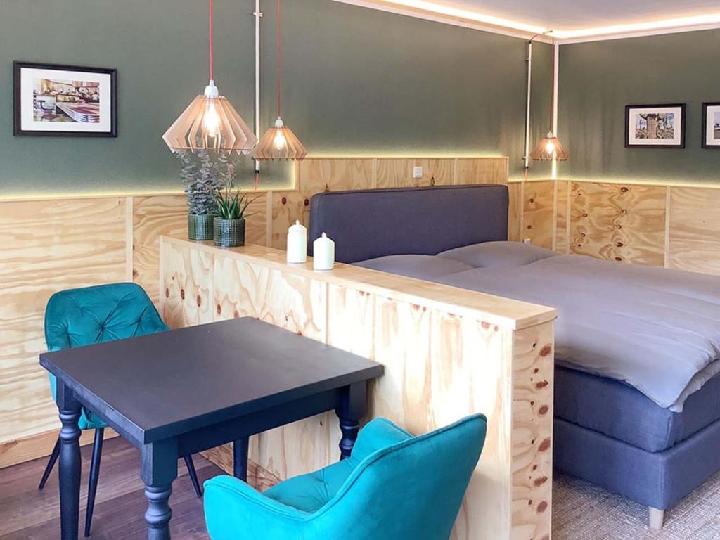 Posezení v ubytování Komfortquartier, Apartment mit Balkon, Nähe Messe Düsseldorf