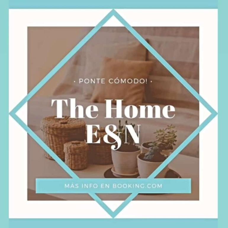The Home E&N في غالدار: غلاف كتاب لمخرج المنزل عليه صورة نباتات