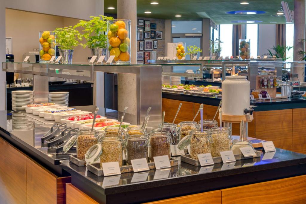 Hilton Garden Inn Stuttgart NeckarPark - Resim 11