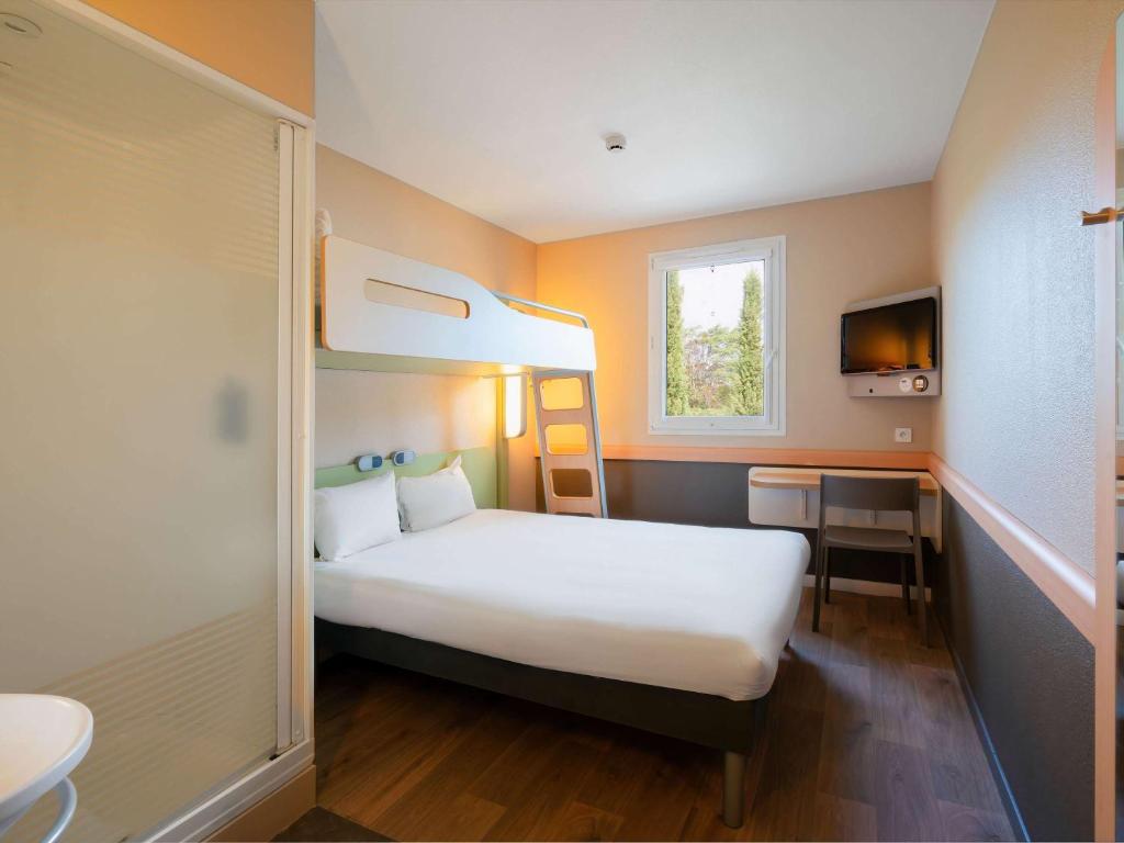 Postel nebo postele na pokoji v ubytování Ibis Budget Manosque Cadarache