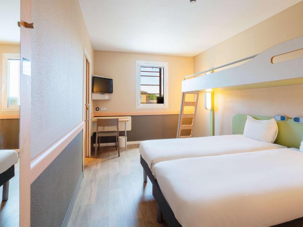Postel nebo postele na pokoji v ubytování Ibis Budget Manosque Cadarache