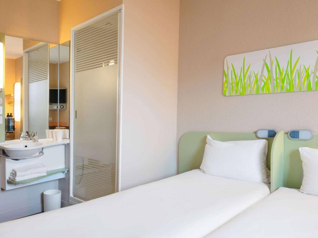Postel nebo postele na pokoji v ubytování Ibis Budget Manosque Cadarache