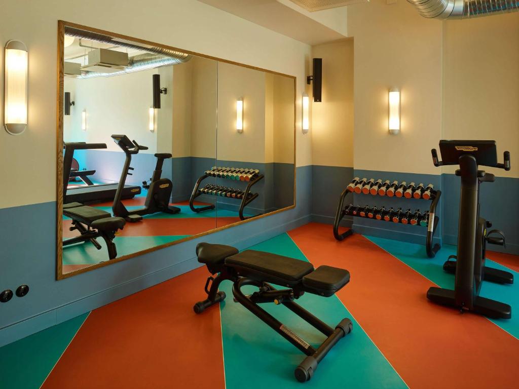 25hours Hotel Indre By健身房和／或健身器材