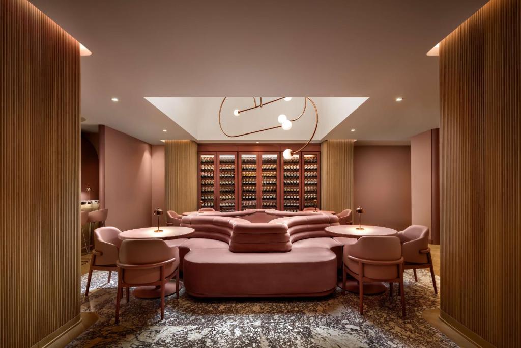 Revery Toronto Downtown, Curio Collection by Hilton - Resim 14