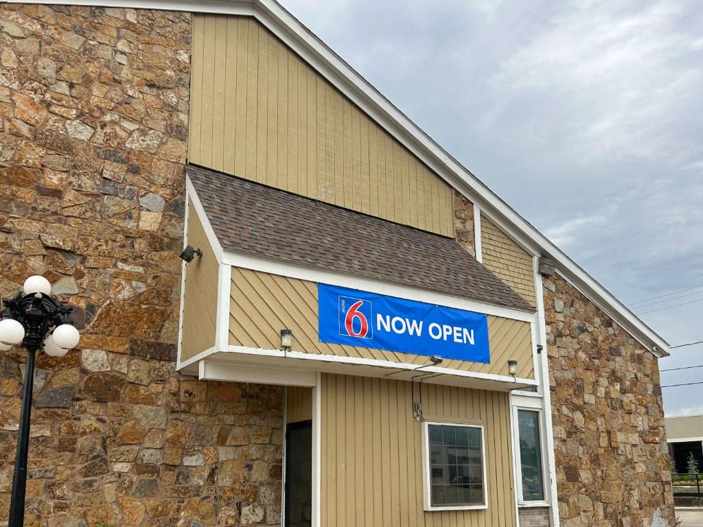 Motel 6 Ada OK - Housity