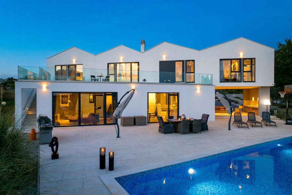 Villa Corolan by Briskva