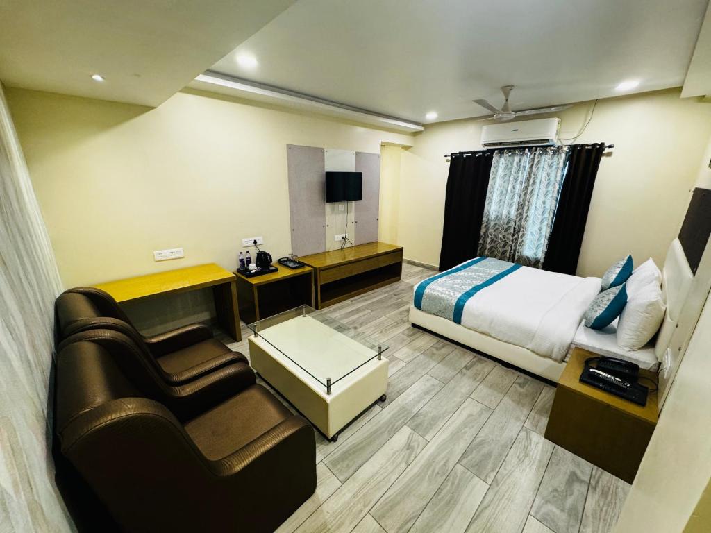 Hotel Lotus Inn - Housity