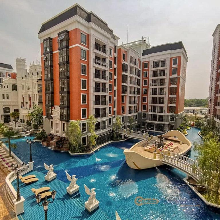 Espana condo resort pattaya by Nongying