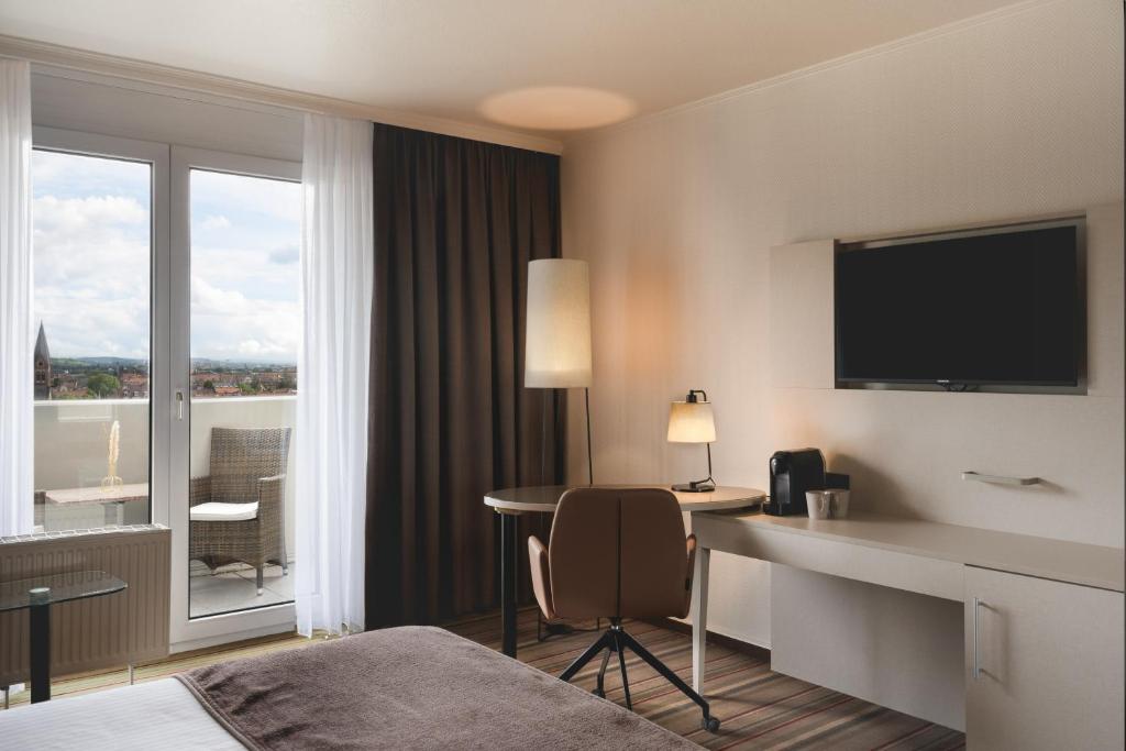 TV a/nebo společenská místnost v ubytování Leonardo Hotel Heidelberg City Center